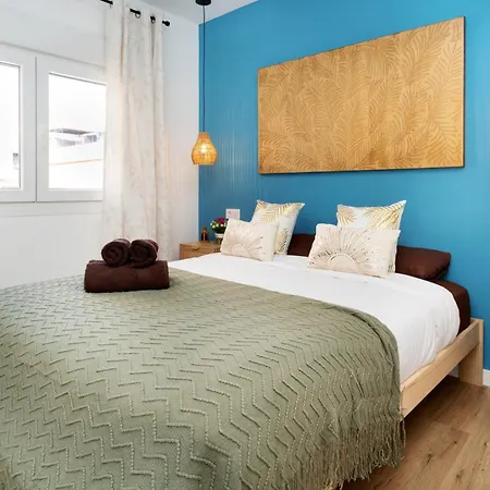 Bright Renovated 2br Apt- Balcony - 10' Walk - Barcelona 25' Train * Sant Adrià de Besòs